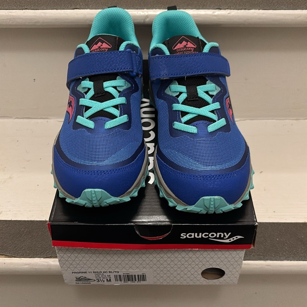 Saucony, Peregrine 11 Shield A/C Sneakers, size 3.5M
